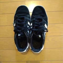adidasスニーカーのサムネイル