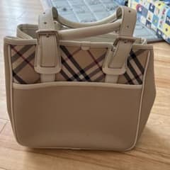 バーバリーのハンドバッグのサムネイル