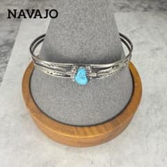 NAVAJO ナバホ ターコイズ フェザーデザインシルバーバングル　刻印あり NAVAJO ナバホ ターコイズ フェザーデザインシルバーバングル 刻印あり