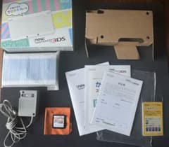 任天堂 New Nintendo 3DS ホワイト 本体 + 充電器のサムネイル