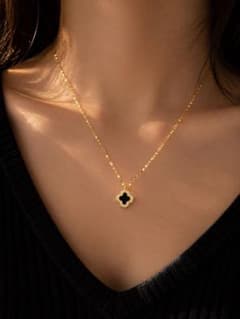 美品✨️クローバーモチーフ ネックレス ゴールド ブラックのサムネイル