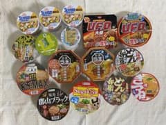 カップラーメン16個のサムネイル