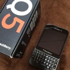 Blackberry Q5のサムネイル