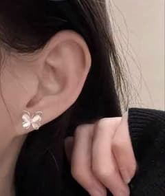バタフライ　マグネットピアス ピンク　ゴールド　ノンホールピアス　左右セットのサムネイル