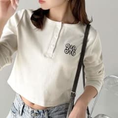 ホワイト クロップドヘンリーネックTシャツのサムネイル