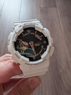 CASIO G-SHOCK GA-110RG ホワイト 腕時計のサムネイル