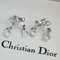 希少 Dior ピアス CD ロゴ リボン シルバー 美品 - メルカリ