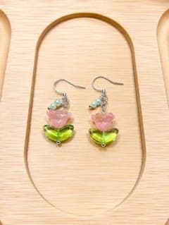 ピンクチューリップ風ピアス♡ゆらゆら可愛いのサムネイル