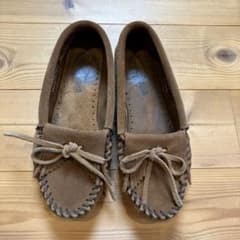 Minnetonka ブラウン モカシン ローファーフラットのサムネイル