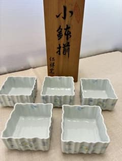 ★新品 未使用品★有田焼 仁祥窯 小鉢揃 有田焼 仁祥窯 小鉢揃 五客組 輪花角小鉢 未使用 共箱汚れあり - メルカリ