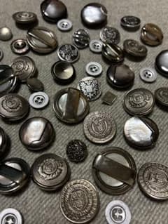 シルバー系ボタン 46個セット 昭和レトロ 樹脂・金属ボタン まとめ売りのサムネイル