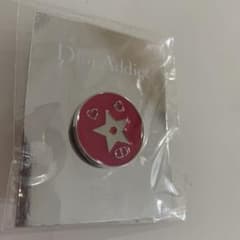 Dior  ピンバッジのサムネイル