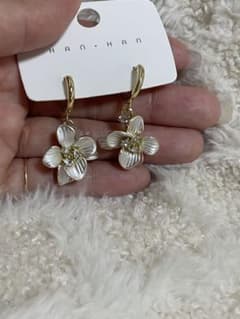 新品未使用ピアス まとめ売り 花 フラワー 楓 リーフ ゴールド 可愛 い韓国風のサムネイル