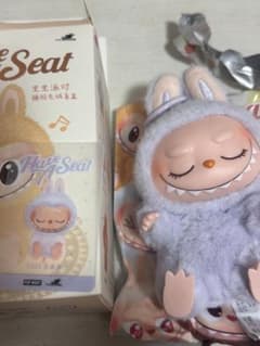 正規品　ラブブLABUBU Have a Seat ZIZIのサムネイル