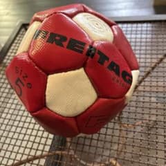 FREITAG サッカーボール size 5 レッド ホワイト - メルカリ