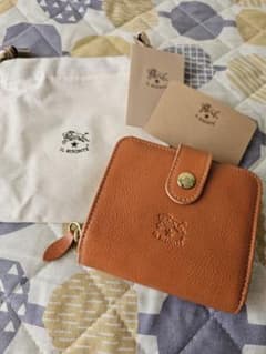 日曜までお値下げ♪IL BISONTE♪二つ折財布のサムネイル