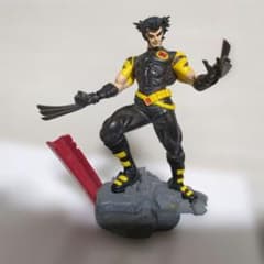 マーベルレジェンドシリーズ　ウルヴァリン フィギュア 黒と黄色のサムネイル