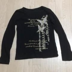 蝶の刺繍いりTシャツのサムネイル