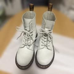 最終値下げ！Dr. Martens 8ホール ブーツ ホワイト レア - メルカリ