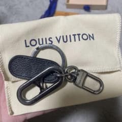 美品今日限定価格】LOUIS VUITTON ブラックレザー キーホルダー - メルカリ
