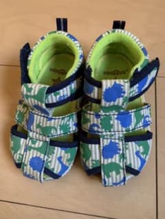 トイザラス　スポーツサンダル恐竜柄　13cmのサムネイル
