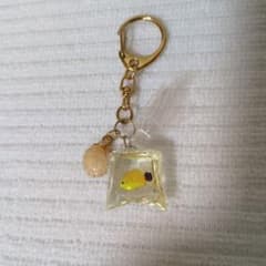 金魚すくい風 チャーム キーホルダー 貝殻モチーフのサムネイル