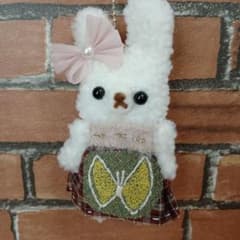 ミナペルホネン　ハンドメイド⑨ チャーム　うさぎ　ぬいぐるみのサムネイル