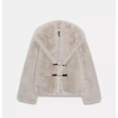 ZARA ショートフェイクファーコート トグルボタン Sサイズ - メルカリ