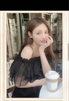 オフショルフリルトップスのサムネイル
