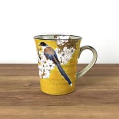 九谷焼 新品 山桜に鳥 黄 マグカップ - メルカリ