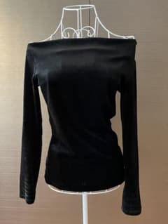 ＊値下げしました　【FRAGILE】　オフショルダー　トップスのサムネイル