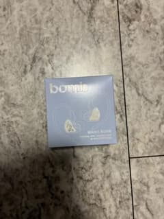 ILLIT イヤモニ イヤホン bombのサムネイル