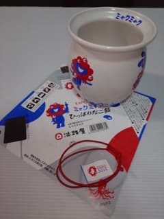 ミャクミャク　引っ張りだこ飯　陶器容器のサムネイル