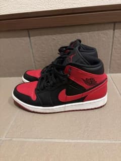 Nike Air Jordan 1 Mid "Bred"のサムネイル