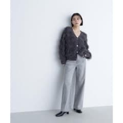 ナチュラルビューティーベーシック　ワイドストレートデニムパンツ　グレーのサムネイル
