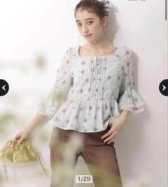 Rirandture》〈LAURA ASHLEY〉フリルスリーブブラウス - メルカリ
