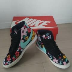 ナイキ スニーカー W BLAZER MID TEXTILE PRINTのサムネイル