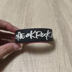 ONE OK ROCK 35xxxvラバーバンド 赤黒のサムネイル