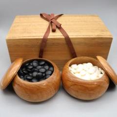 碁石　那智黒石　蛤碁石　厚み10㎜前後　36号？　桐箱入　白173個　黒179個 碁石 那智黒石 蛤碁石 厚み10㎜前後 36号？ 桐箱入 白173個 黒