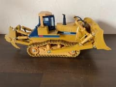 コマツブルドーザ D475A　S=1/50ダイカストスケールモデル　ケース付きのサムネイル