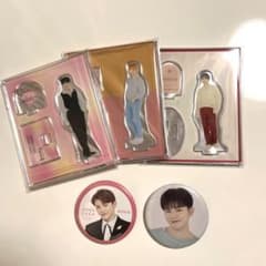 seventeen cafe アクスタ　缶バッジ　ウジのサムネイル