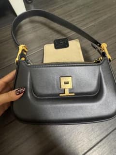 CHARLES & KEITH ショルダーバッグ ブラックのサムネイル