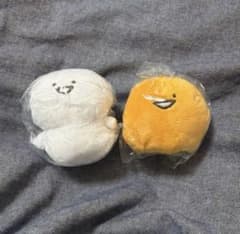 문구와 함께 봉제인형 마스코트 2입니다