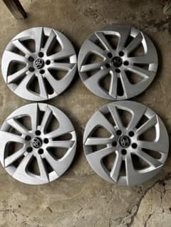 トヨタ プリウス50 純正　15インチ ホイールカバー キャップ4枚セットのサムネイル