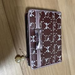 Hello Kitty 二つ折り財布 リボン パールチャーム付きのサムネイル