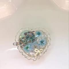 レジン ヘアゴム ブローチ ハートフリル猫ちゃん付き ブルー◡̈