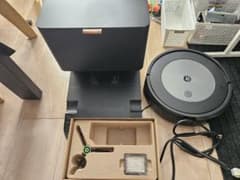 Roomba j7+ 本体 充電ドック付き（使用数回） - メルカリ