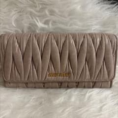 miu miu マテラッセ 長財布 ピンクベージュのサムネイル