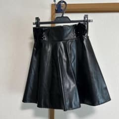 【値下げしました】アンクルージュ　レザースカートのサムネイル