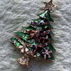 クリスマスツリーブローチ　きらきらストーン装飾 パーティ　プレゼント